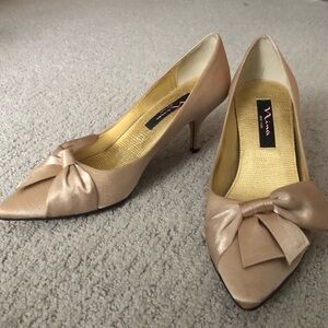 Nina Gold Bow Heels